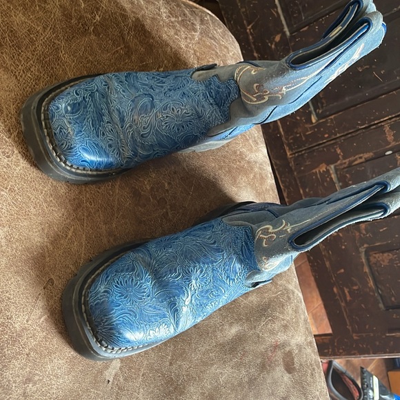 Justin Women's Blue Round Toe Cowgirl Boots. Good Condition. Size 8B. - Picture 7 of 16